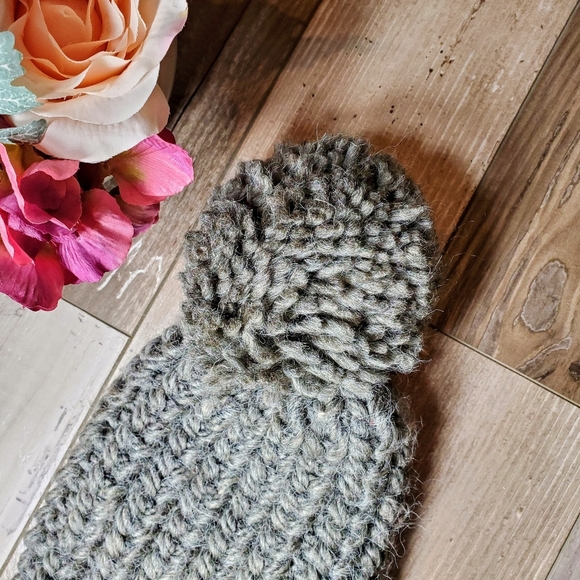 C.C. Beanie Chunky Knit Yarn Pom HAT2085 Indigo NWOT - Picture 5 of 7